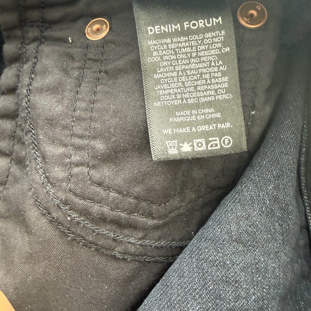 Aritzia Denim Forum The Farrah Hi-Rise Wide Leg Black Jeans - Picture 4 of 4